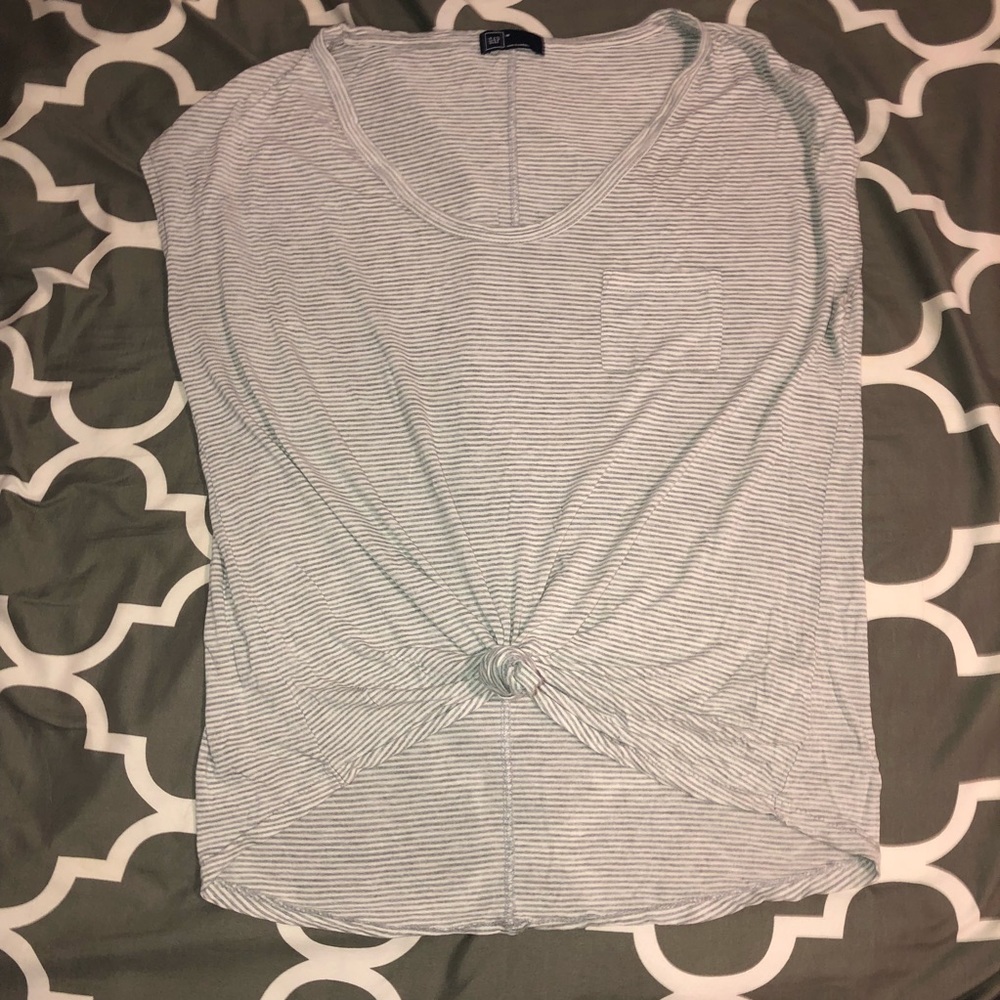 GAP tie but t-shirt.